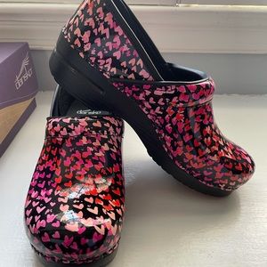Dansko Women’s Professional Clog Tiny Hearts Nurses size 10 size 41